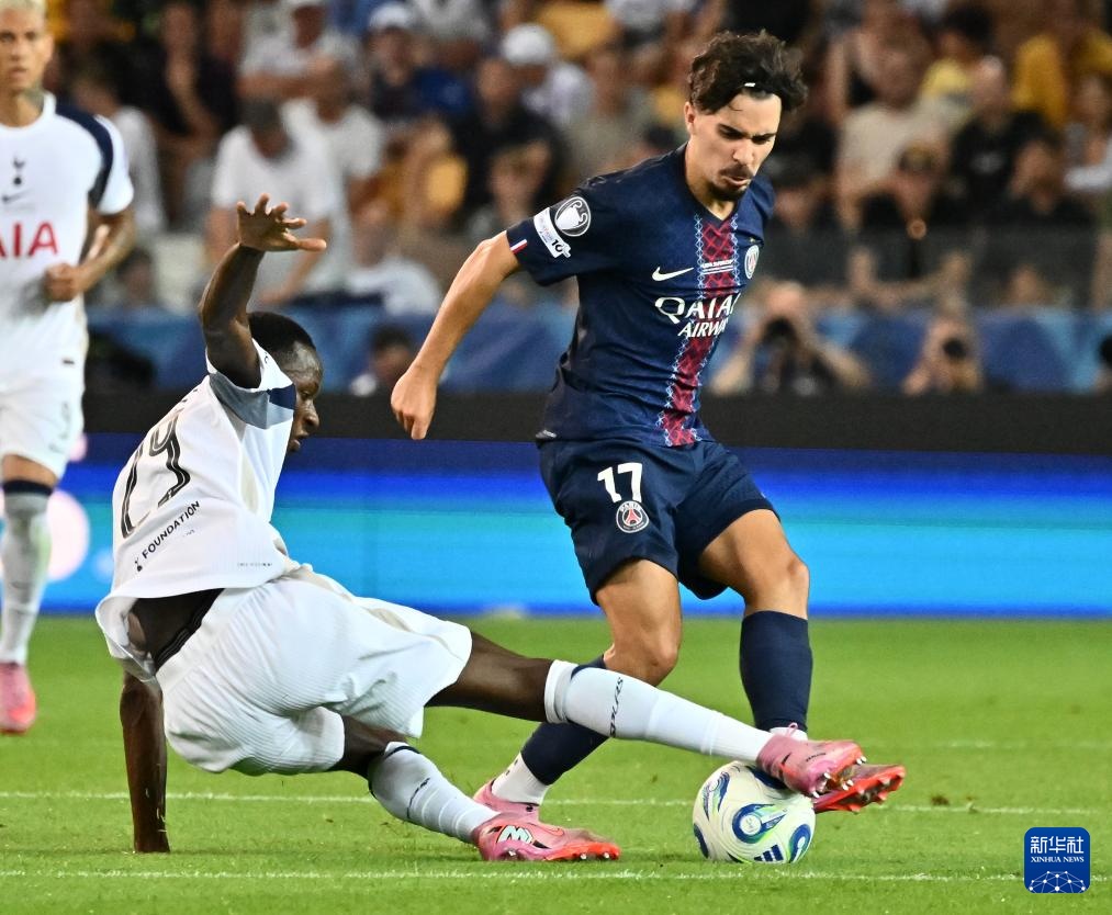 球员走上绿 球员走上绿